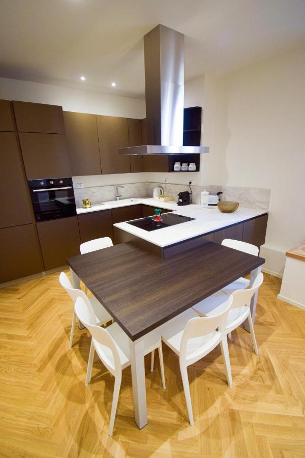 Sibilla Suite Apartment - Via Piella 14 โบโลญญา ภายนอก รูปภาพ