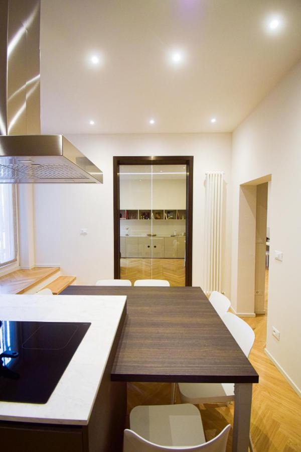 Sibilla Suite Apartment - Via Piella 14 โบโลญญา ภายนอก รูปภาพ